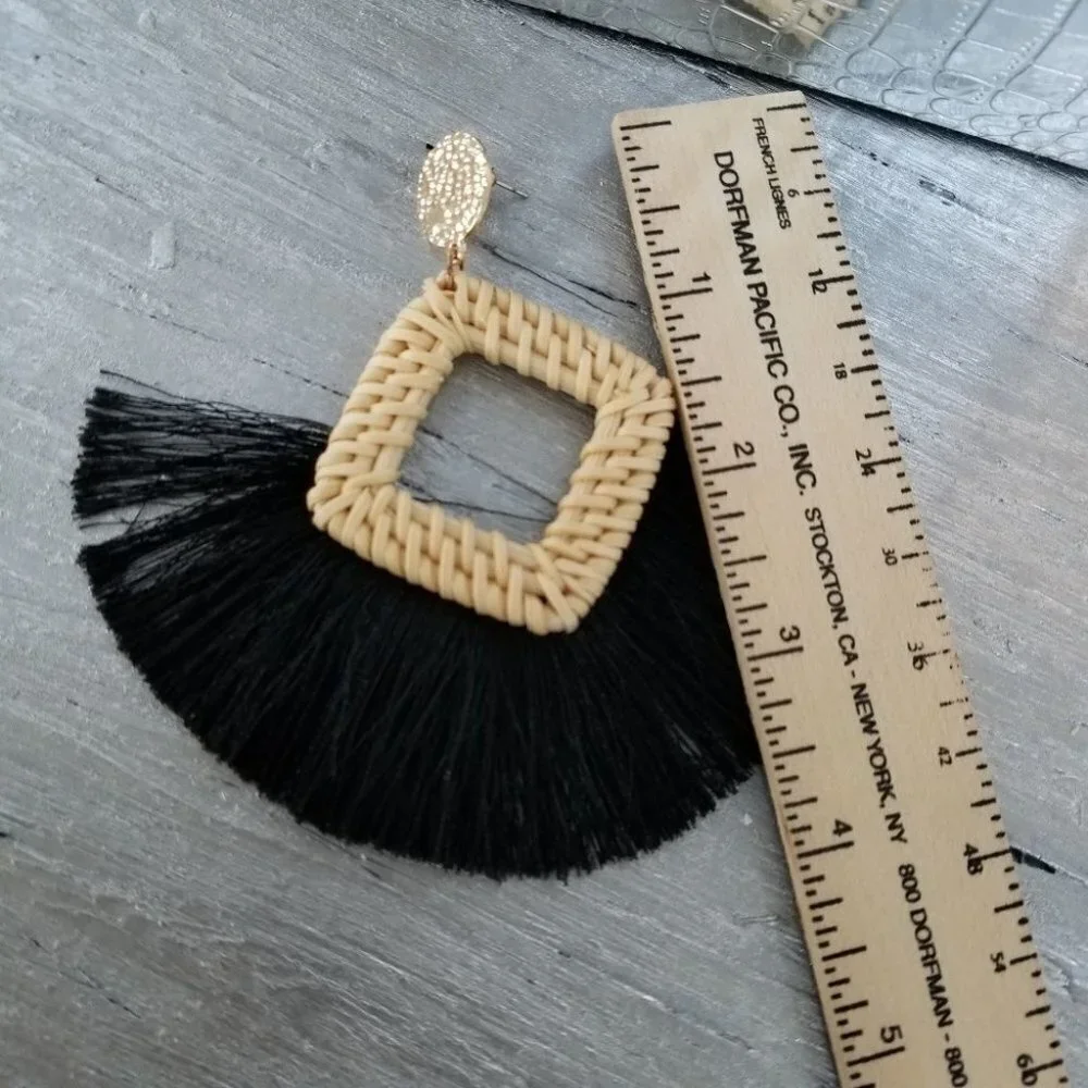 Earings Fan Earrings - Picture 2 of 4